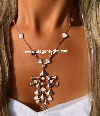 LUXURY ROSE DIVA WHITE MOTHER OF PEARL NECKLACE